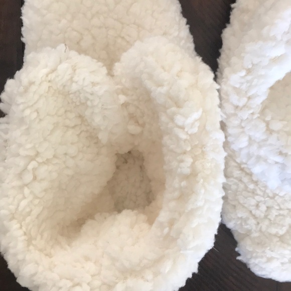 Women’s Slippers - Picture 5 of 5